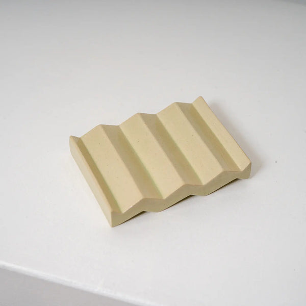 håndlavet sæbeskål i stentøj med minimalistisk design