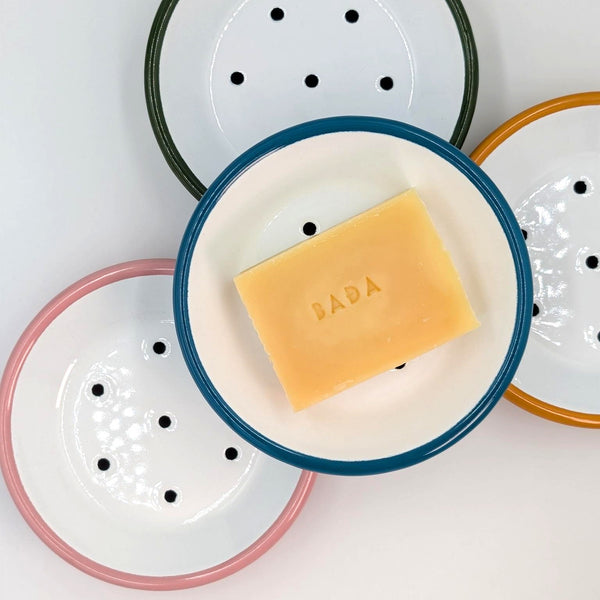 Todelt sæbeskål i emalje - med opsamling (flere varianter)