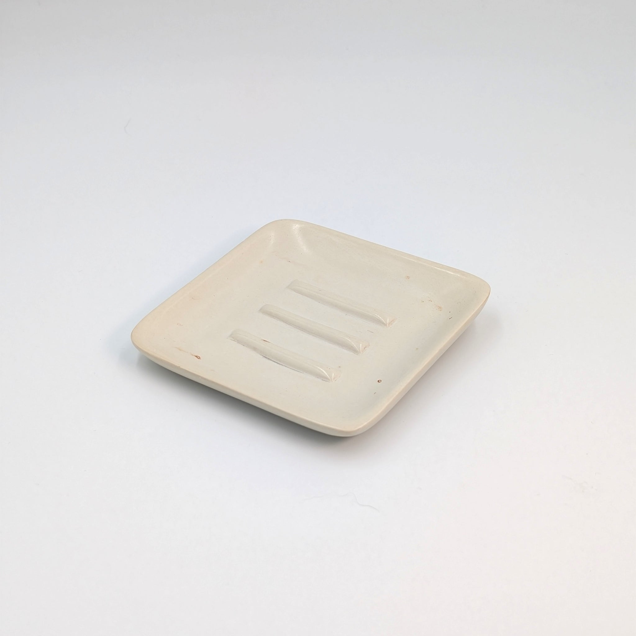 Kvadratisk sæbeskål i fedtsten – håndlavet unika